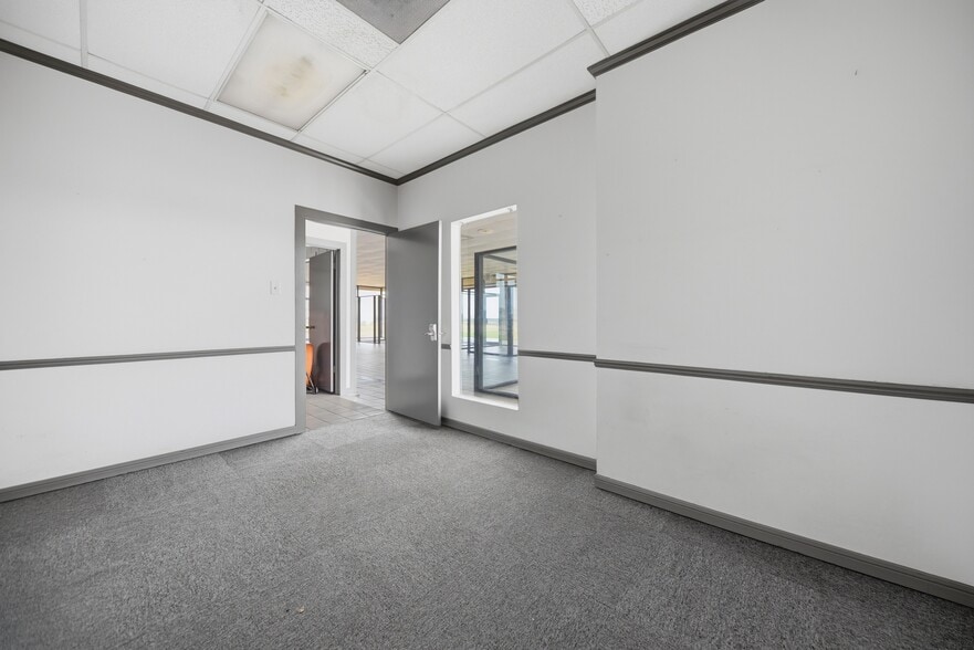 More Photos Of 9965 Highway 6, Navasota Auto Dealership For Sale