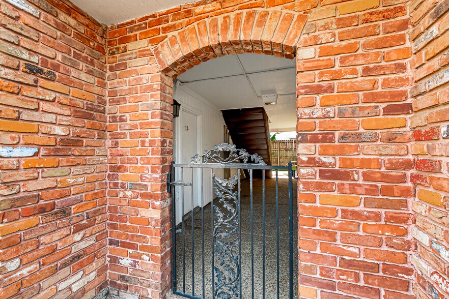 More Photos Of 901 Saint Rose Ave, Baton Rouge Apartments For Sale