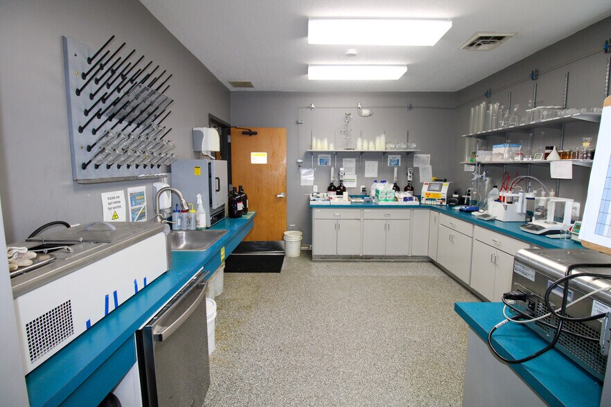 More Photos Of 5640 44th Ave S, Clinton Industrial For Sale