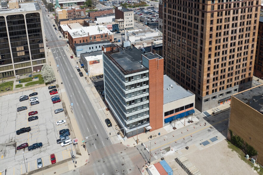 More Photos Of 626 Madison Ave, Toledo Office For Sale