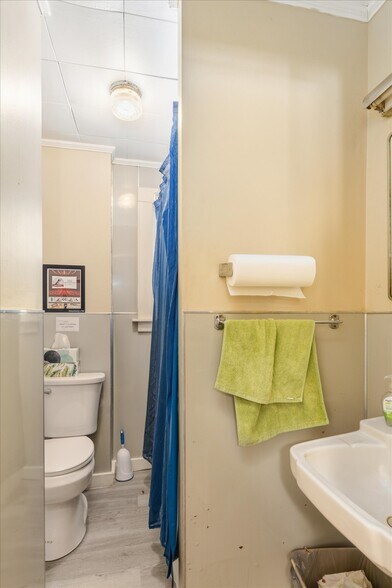 More Photos Of 32 Park Ave, Keene Office For Sale