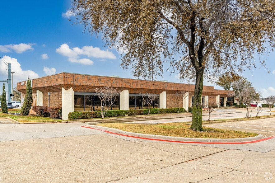 More Photos Of 4275 Kellway Cir, Addison Flex For Sale