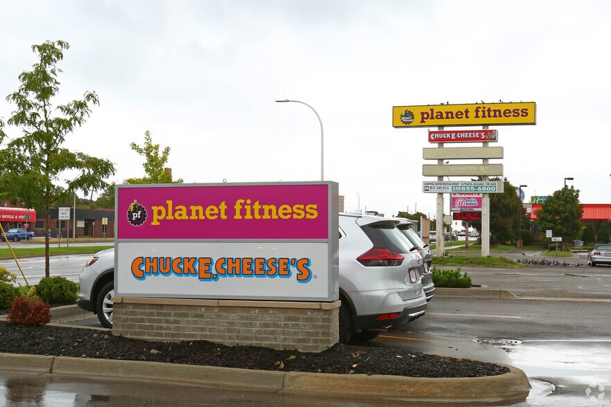 More Photos Of 24399-24411 Michigan Ave, Dearborn Freestanding For Lease
