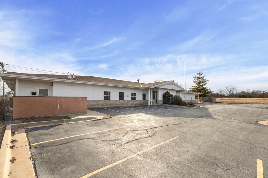 More Photos Of 4240 S Lees Summit Rd, Independence Office For Lease