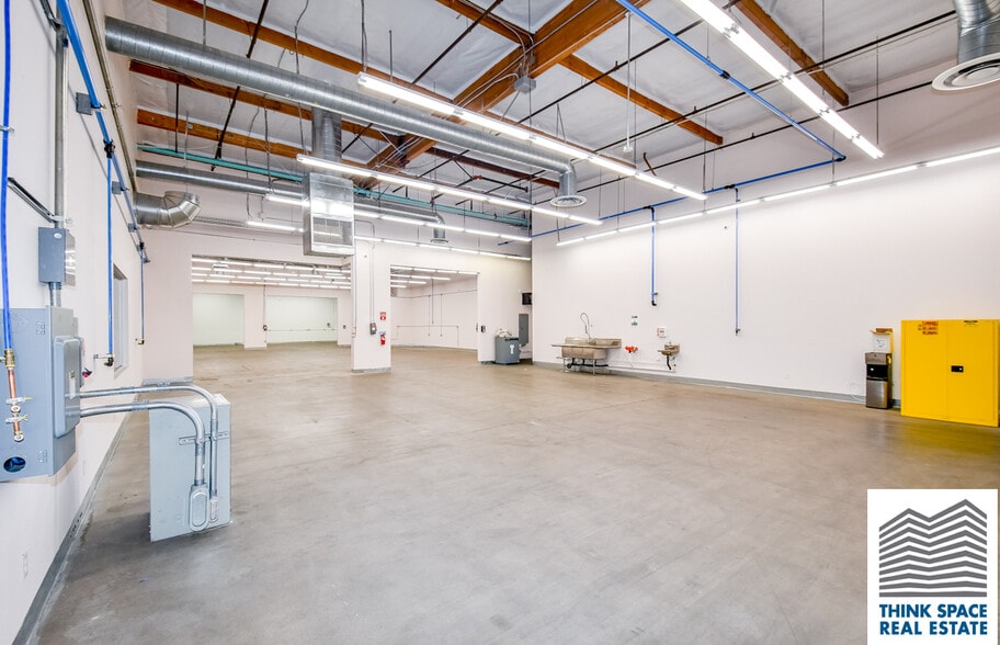 More Photos Of 9419 Mason Ave, Chatsworth Manufacturing For Lease