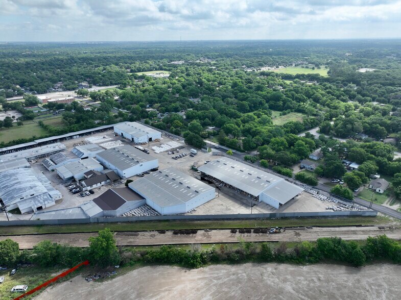 More Photos Of 301 Pleasant Dr, Dallas Warehouse For Lease