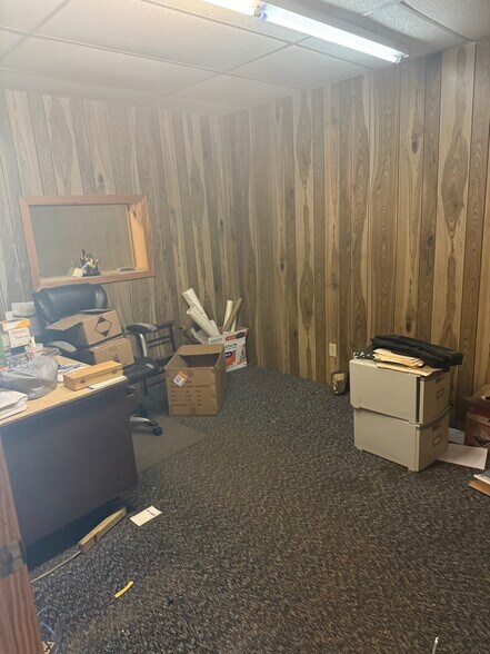 More Photos Of 100 East Main St, Hallsville Industrial For Lease