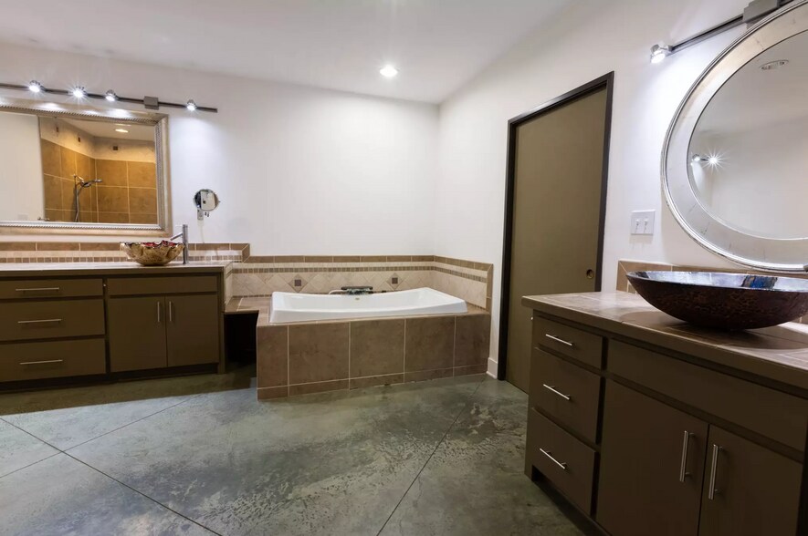 More Photos Of 10672 County Road 2450, Terrell Specialty For Sale
