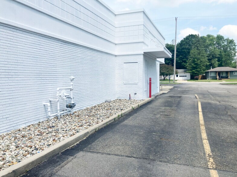 More Photos Of 1317 N Eaton St, Albion Fast Food For Sale