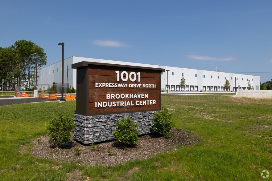 More Photos Of Long Island Expy @ Sills Rd, Medford Distribution For Lease