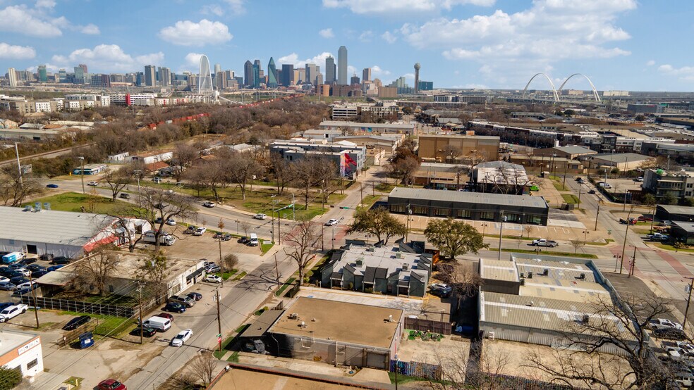 More Photos Of 914 W Commerce St, Dallas Showroom For Lease