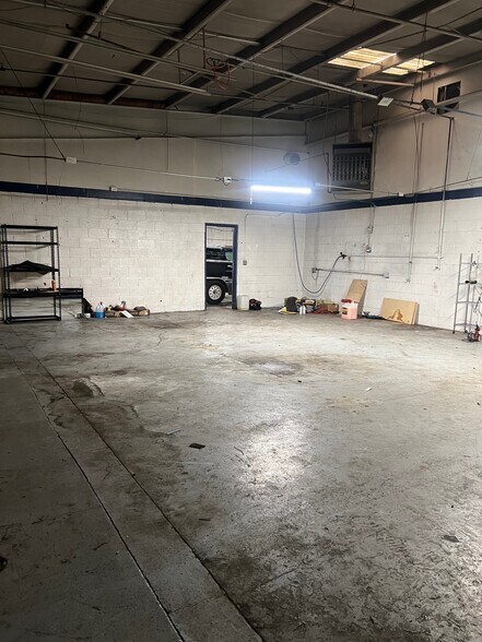 More Photos Of 2101 W Cornell Ave, Englewood Auto Repair For Lease