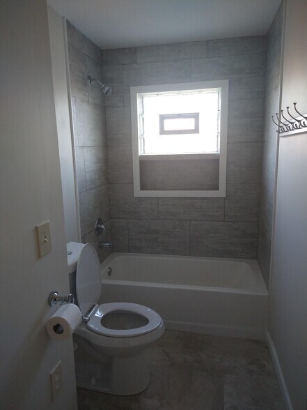 More Photos Of 246 5th St NW, Barberton Apartments For Sale
