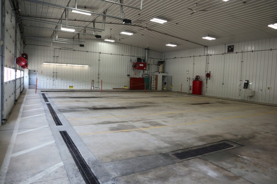 More Photos Of 101 E End Rd, Brownsville Warehouse For Sale