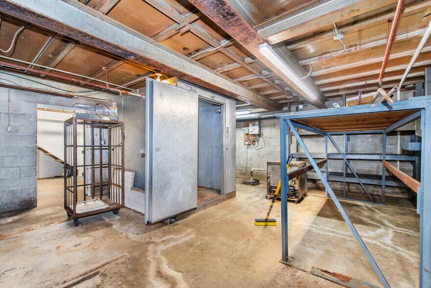 More Photos Of 2020 Greenwood Lake Tpke, Hewitt Restaurant For Lease