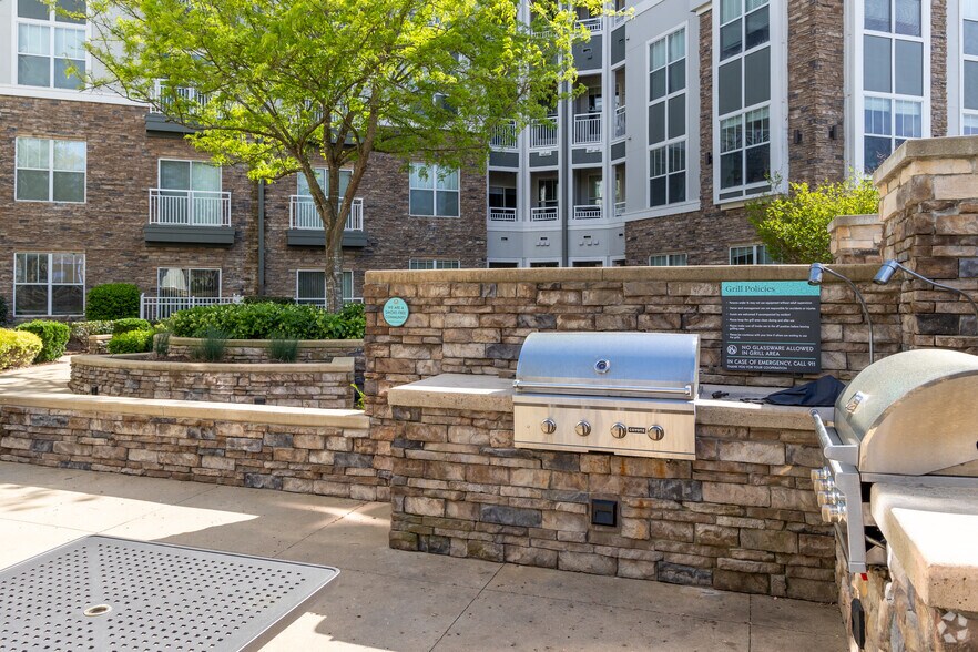 More Photos Of 900 E Six Forks Rd, Raleigh Apartments For Lease