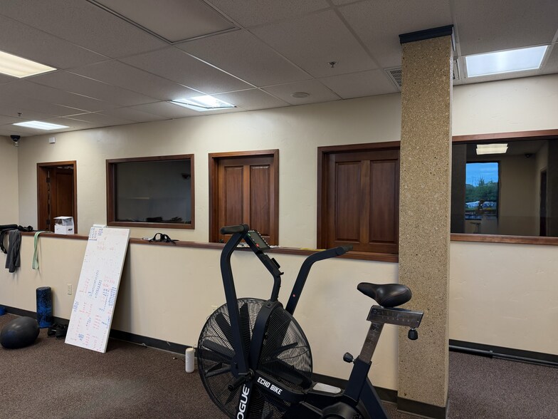 More Photos Of 1414 E F St, Oakdale Office For Sale