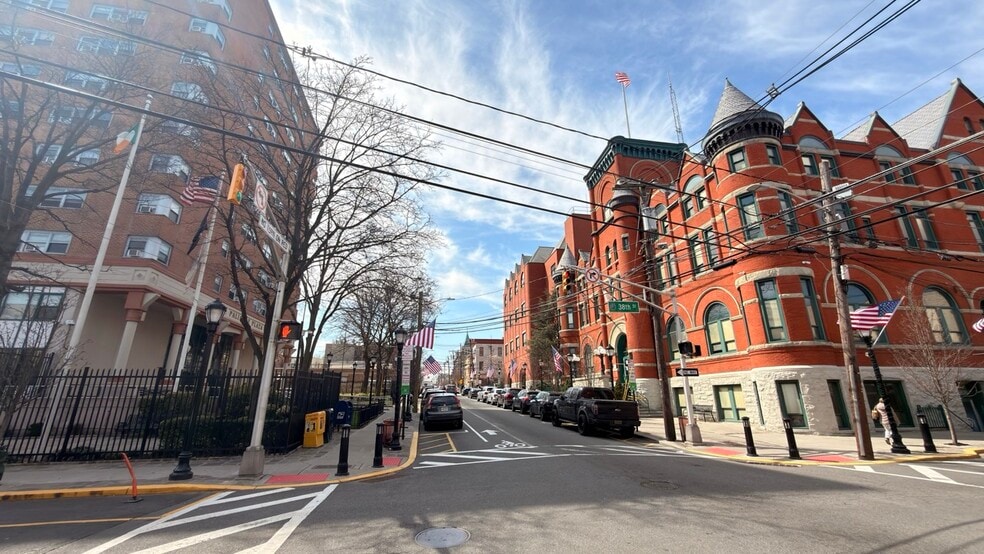 More Photos Of 208 38th St, Union City Apartments For Sale