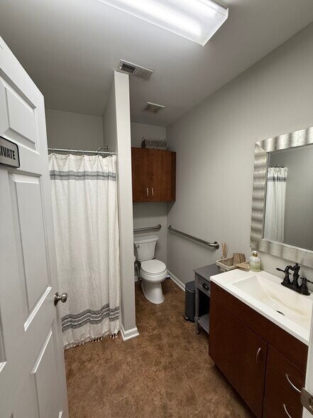 More Photos Of 325 N Main St, Kernersville Office For Sale
