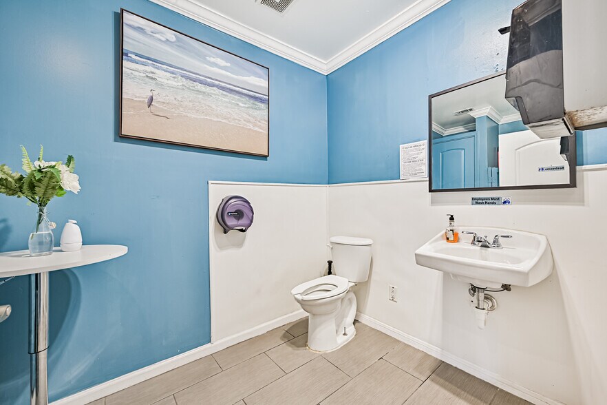 More Photos Of 2425 Strand St, Galveston Restaurant For Sale