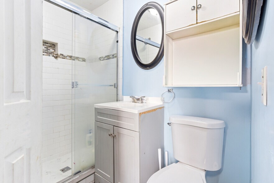 More Photos Of 237 Astor St, Newark Apartments For Sale