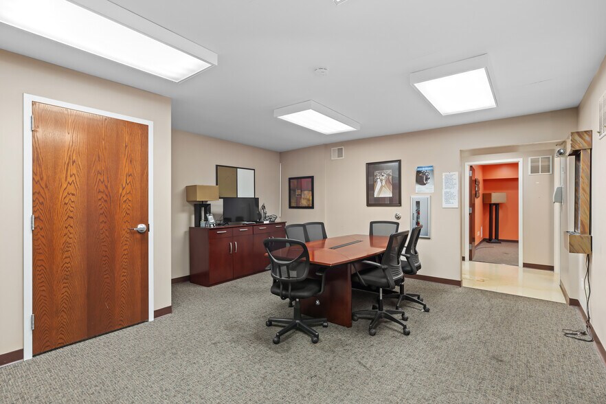 More Photos Of 10131-10137 West Florissant Ave, Saint Louis Office For Sale