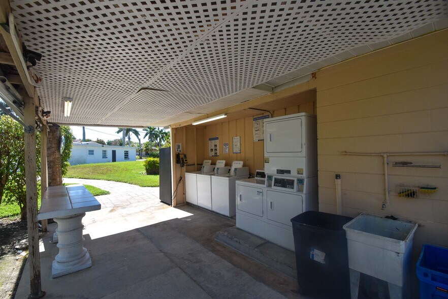 More Photos Of 14621 McGregor Blvd, Fort Myers Apartments For Sale