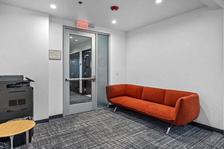 More Photos Of 1000 Northbrook Dr, Trevose Office For Sale