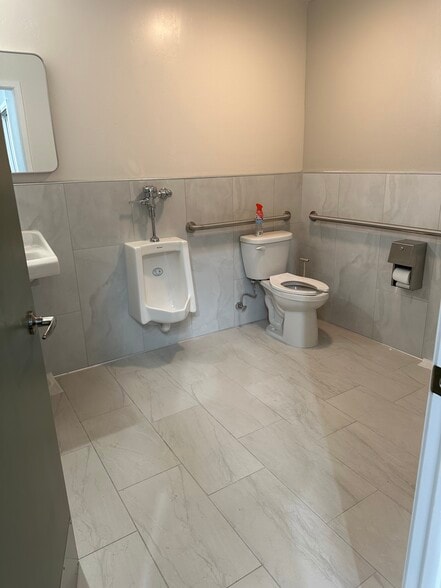 More Photos Of 300 N Blosser Rd, Santa Maria Service For Lease