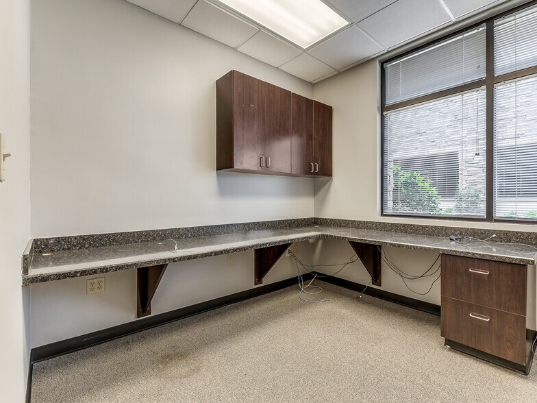 More Photos Of 3101 W Tecumseh Rd, Norman Office For Lease