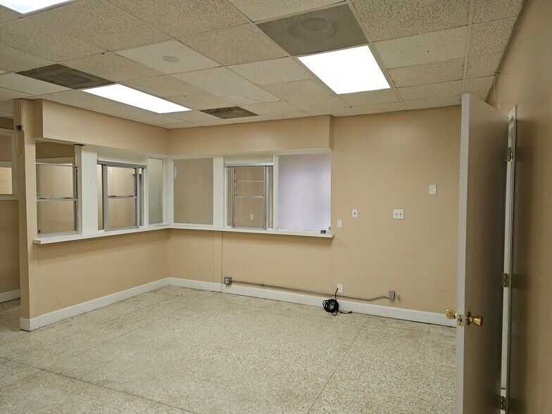 More Photos Of 8300 Homestead Rd, Houston Office For Sale