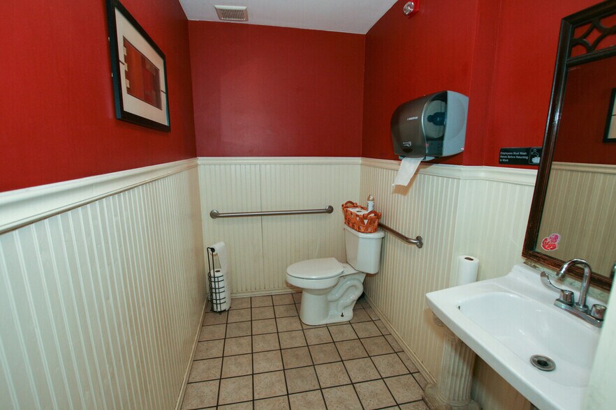 More Photos Of 2650-2652 E Somerset St, Philadelphia Restaurant For Lease