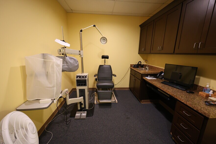 More Photos Of 1010 W Main St, Jacksonville Health Club For Sale