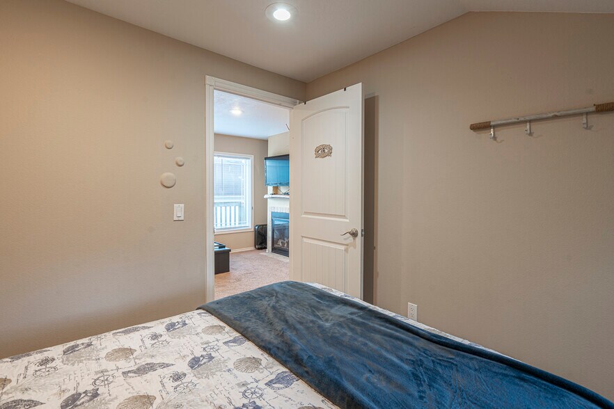 More Photos Of 25 NE Clarke St, Depoe Bay Specialty For Sale