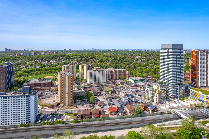 More Photos Of 1920 Weston Rd, Toronto Apartments For Lease