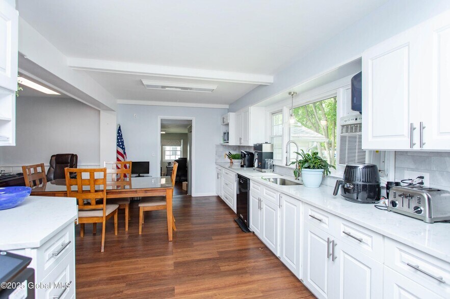 More Photos Of 205 Delaware Ave, Delmar Loft Creative Space For Lease