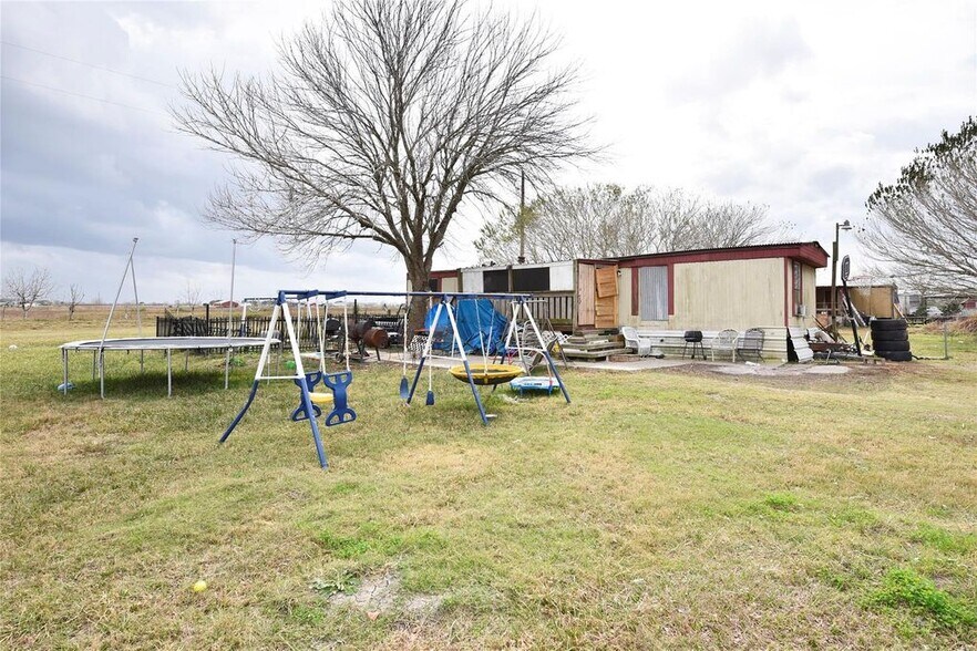 More Photos Of 6018 FM 360 Rd, Needville Trailer Camper Park For Sale