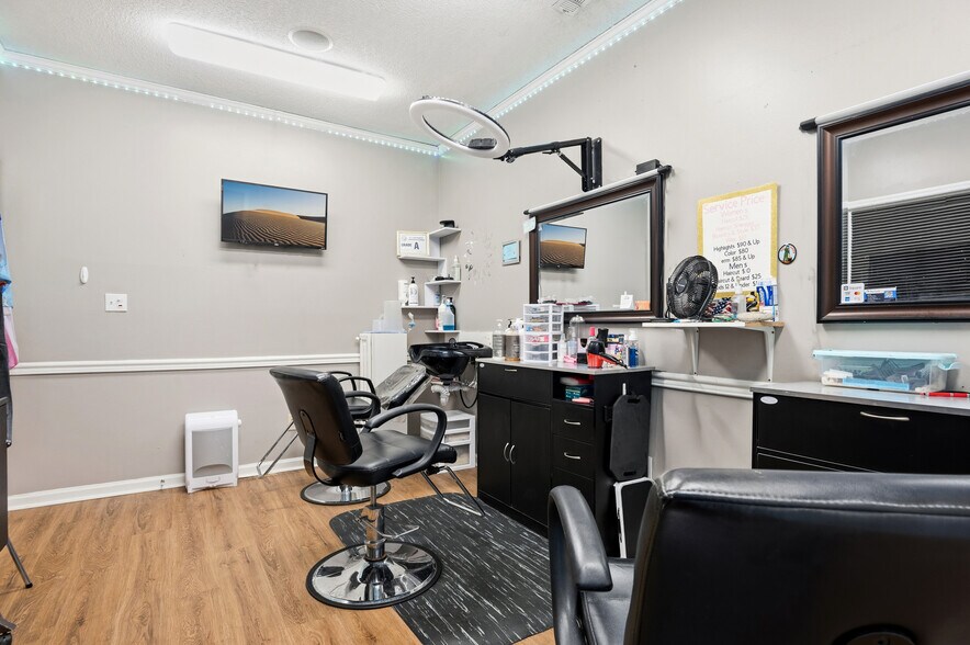 More Photos Of 411 Western Blvd, Jacksonville Office For Sale