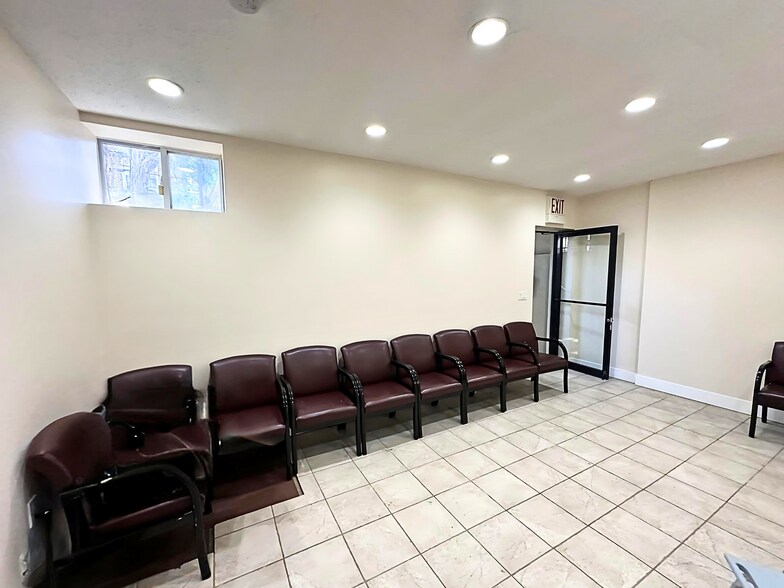 More Photos Of 76 Battery Ave, Brooklyn Apartments For Lease