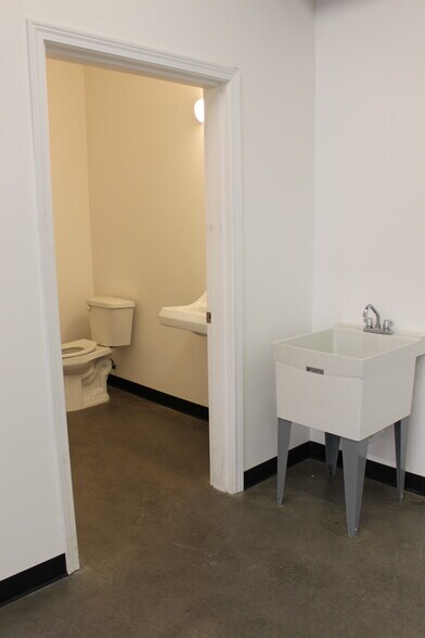 More Photos Of 1929 Baltic Way, Ferndale Distribution For Sale