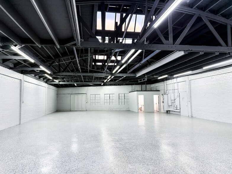 More Photos Of 527-525 W Windsor rd, Glendale Industrial For Sale