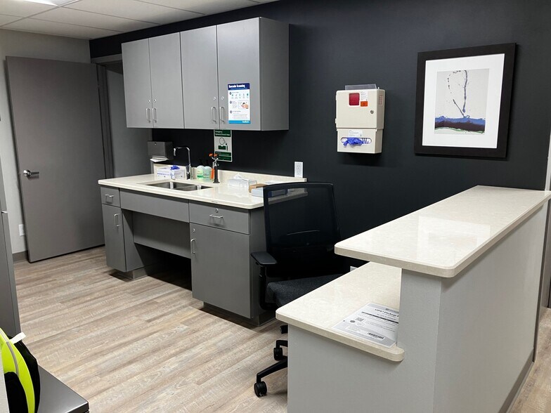 More Photos Of 1305 Chestnut St, West Bend Medical For Lease