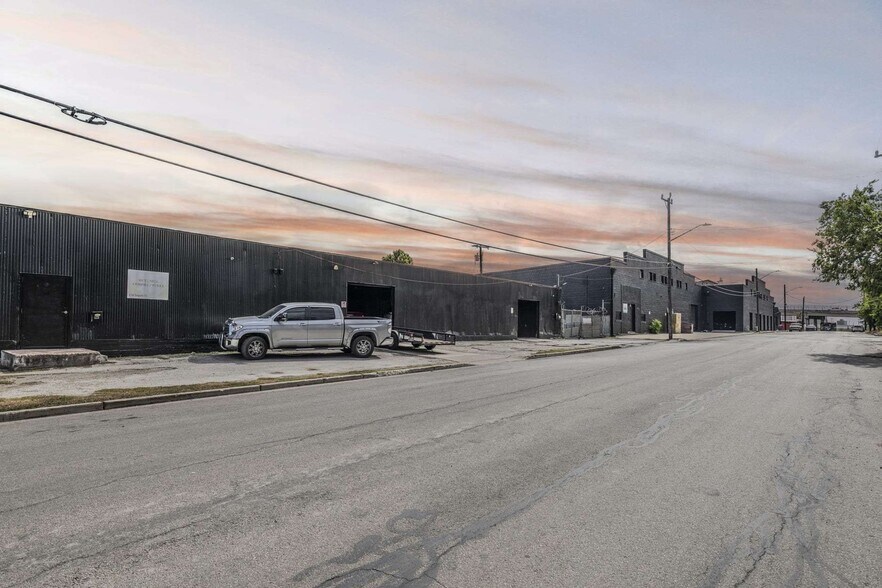 Primary Photo Of 210-220 Seguin Rd, San Antonio Warehouse For Lease