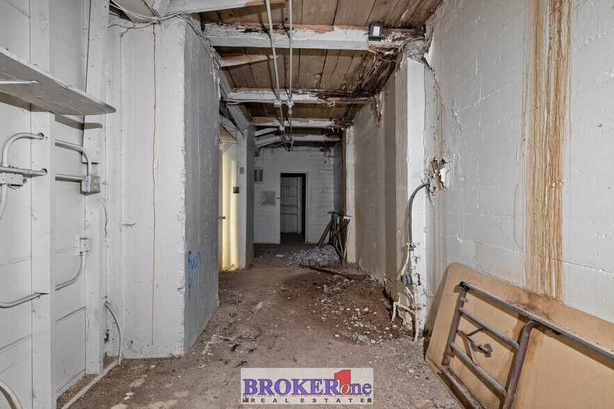 More Photos Of 225 N Wolcott St, Casper Flex For Sale