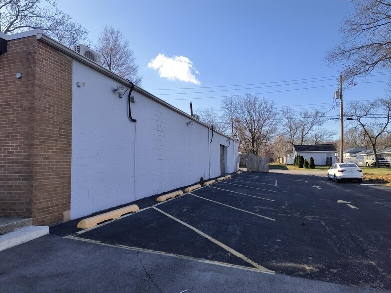 More Photos Of 4725 Central Ave, Lake Station Freestanding For Lease