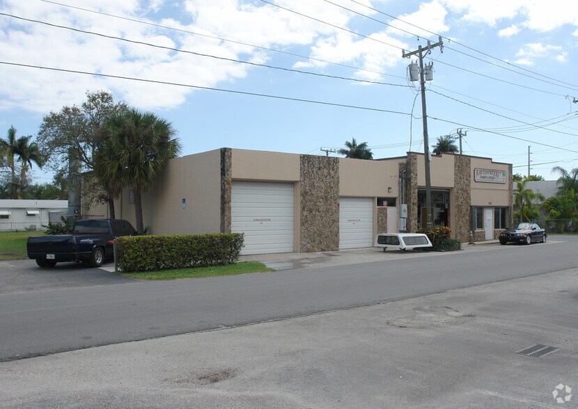 Primary Photo Of 121 SE 1st Ave, Dania Beach Auto Repair For Sale