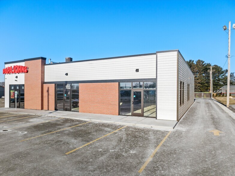 More Photos Of 3810 Calumet Ave, Manitowoc Freestanding For Lease