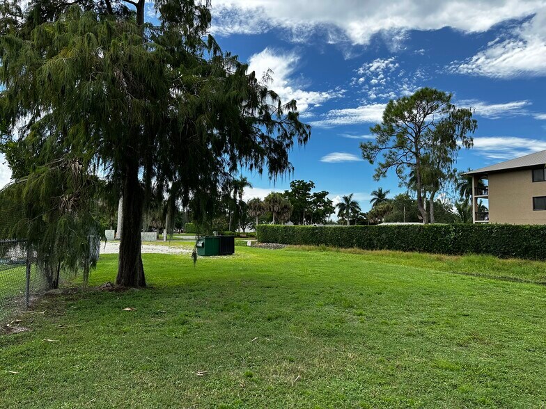 More Photos Of 101-105 Saint Andrews Blvd, Naples Specialty For Sale