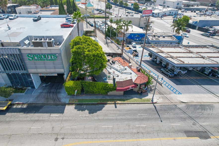More Photos Of 1350 S La Brea Ave, Los Angeles Restaurant For Sale