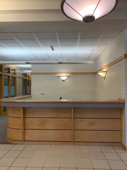 More Photos Of 905-909 S Taylor Dr, Sheboygan Office For Lease